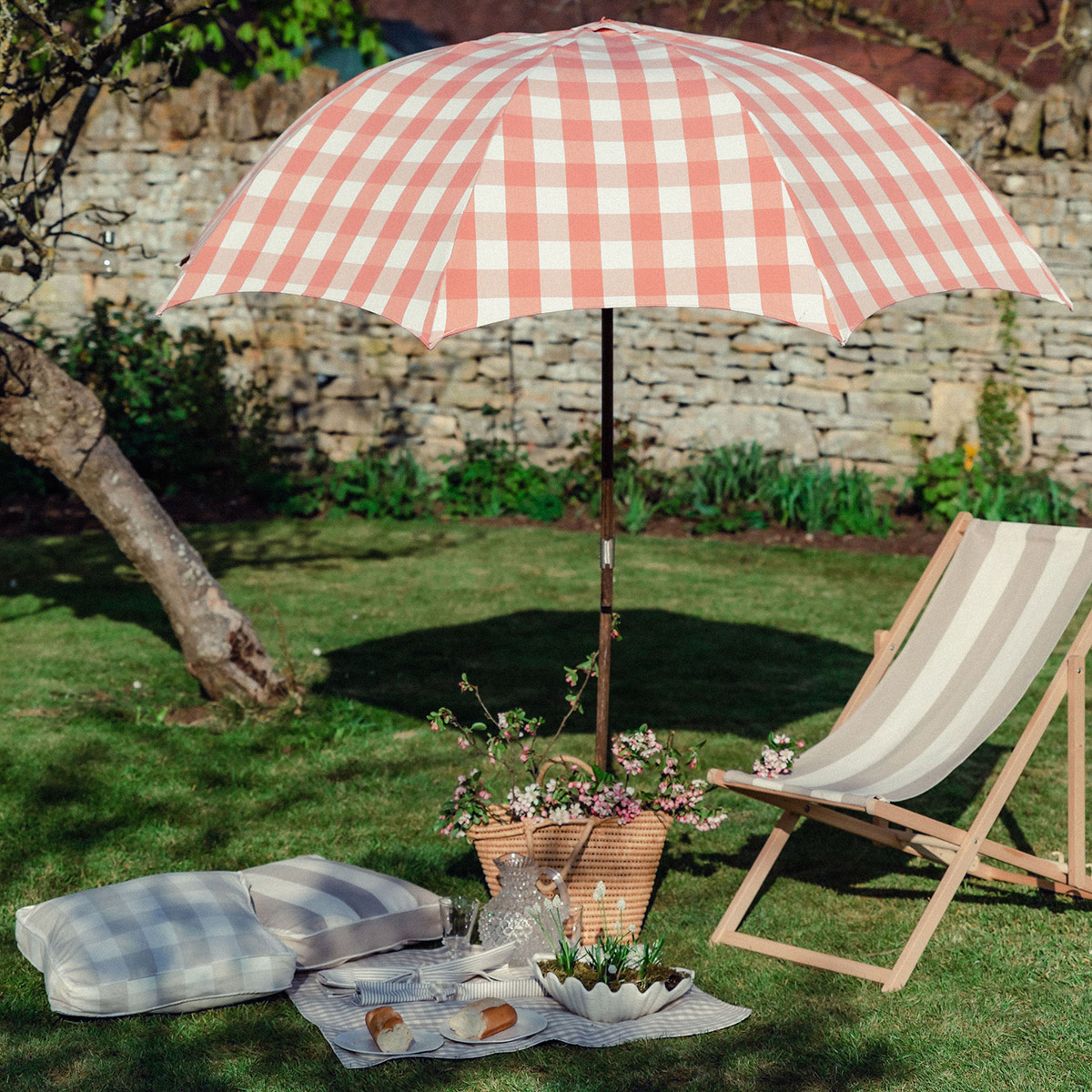 Studio Blackwell Fabric of Summer Picnic Bespoke Parasol, Tuckermat, Deckchair & Napkins